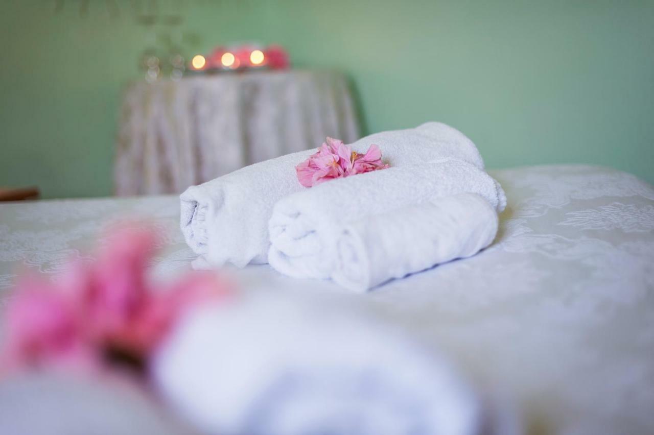 Le Quattro Mura Bed & Breakfast พูลา ภายนอก รูปภาพ